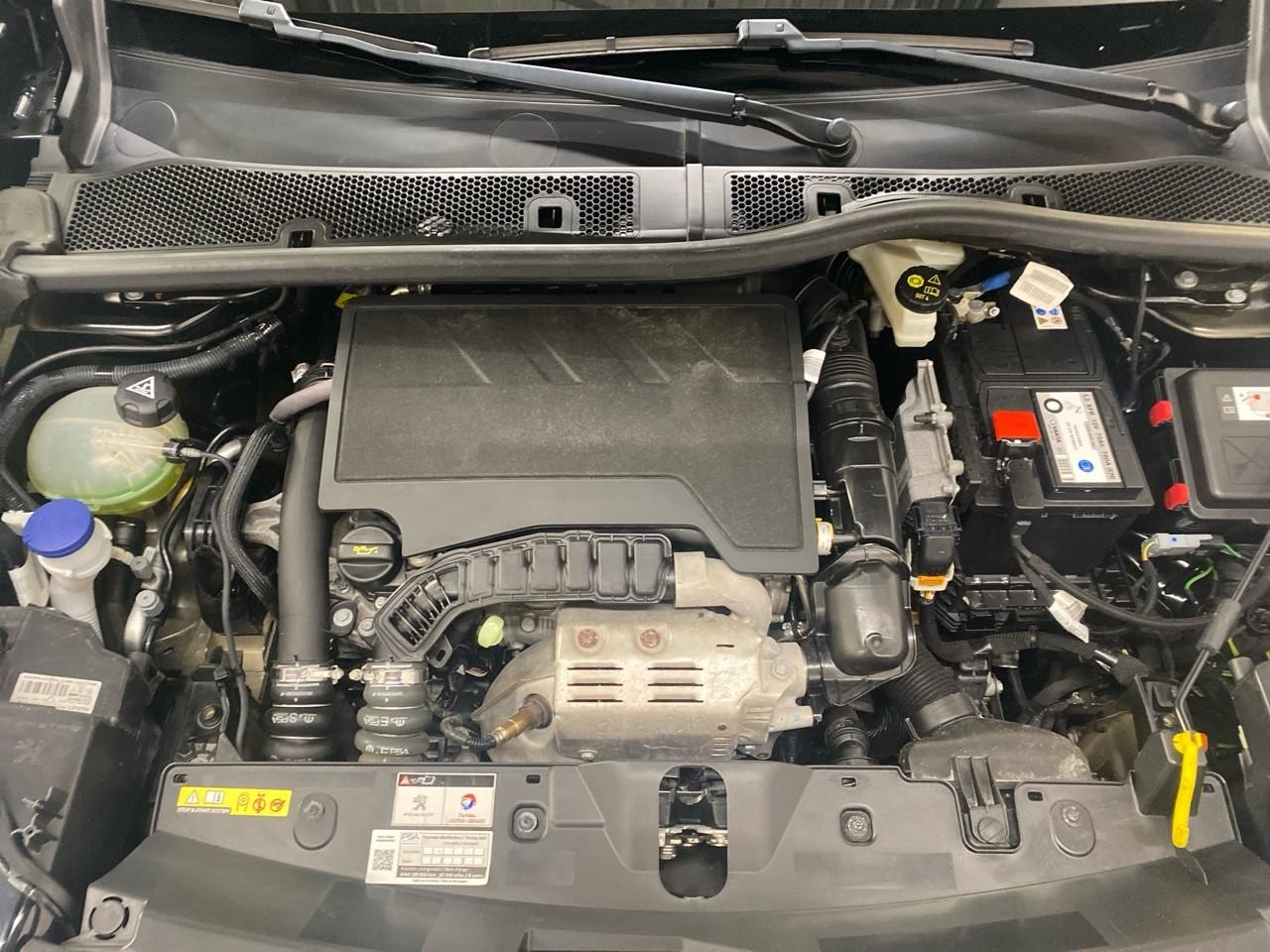 Peugeot 2008 puretech 130 s&s eat8 gt — photo 15