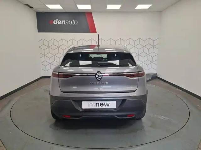 Renault Megane e-tech er ev60 130ch super charge — photo 2