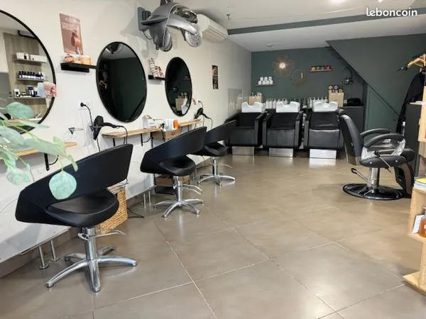 Salon de coiffure équipé - Clientèle fidèle - Loyer 700