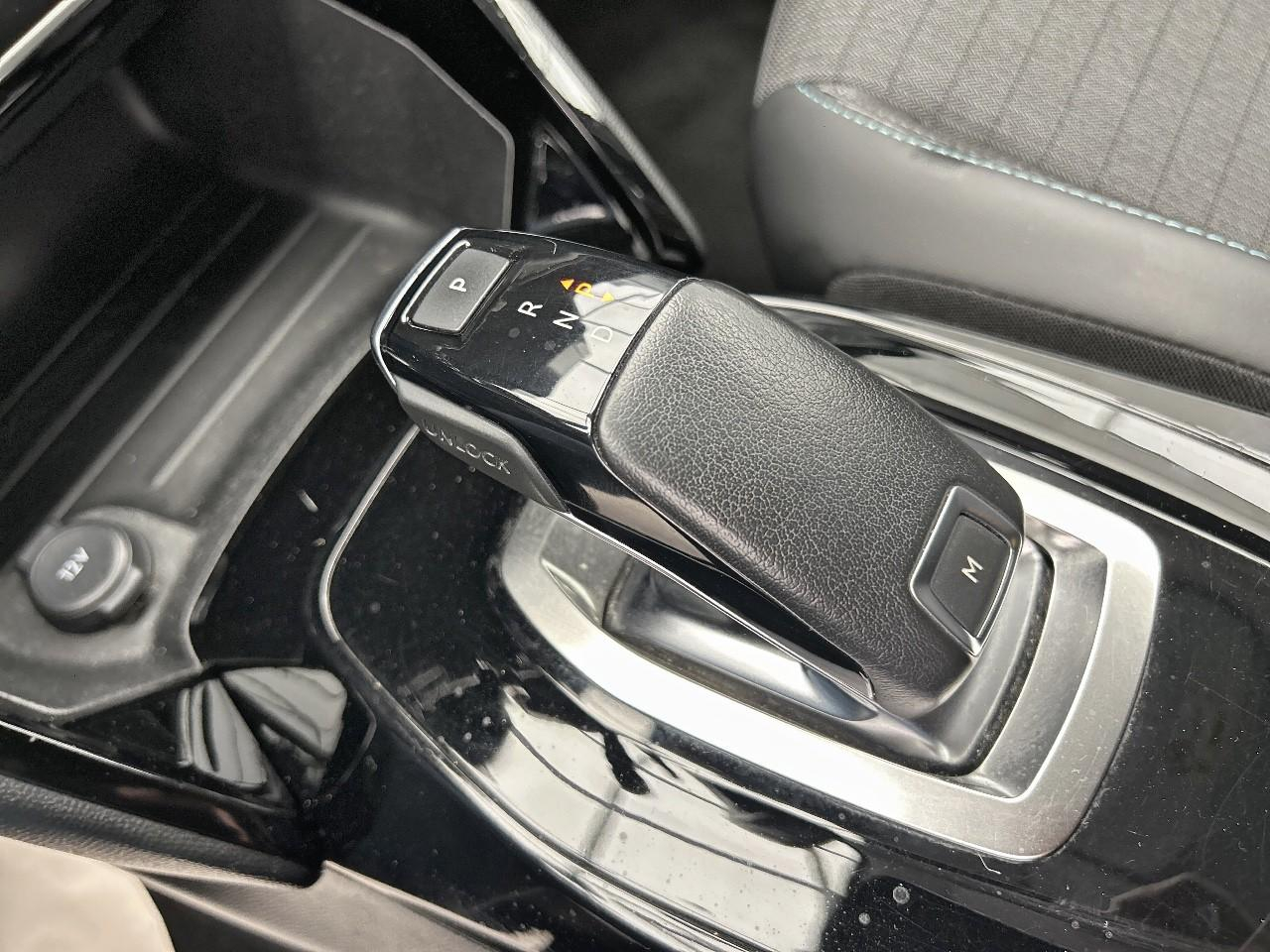 Peugeot 2008 puretech 130 s&s eat8 allure — photo 17