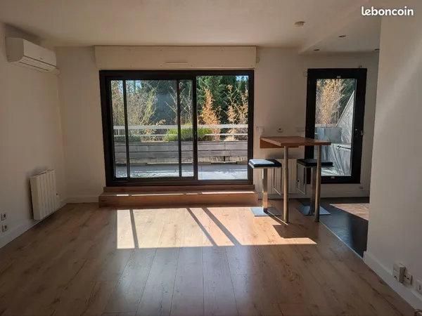 DUPLEX RÉNOVÉ 48,45 m² - TERRASSE PLEIN SUD 12,69 m² - 1ER & DERNIER ÉTAGE - GARAGE