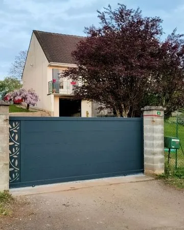 Pavillon récent sur garage et sous sol
