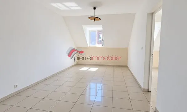 T2 MANSARDÉ DE 40 M2 PLEIN CENTRE-VILLE