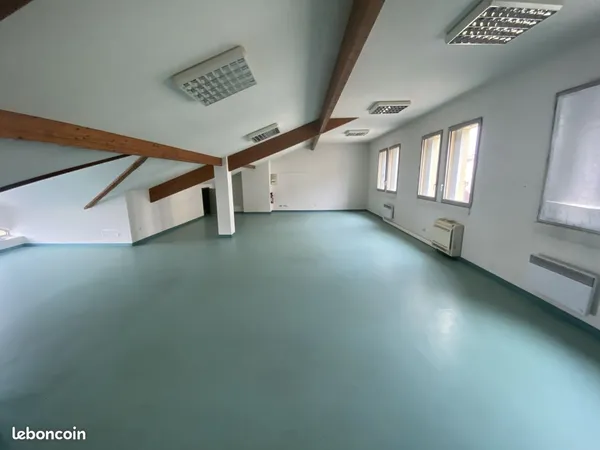 Local 80 m² Auch