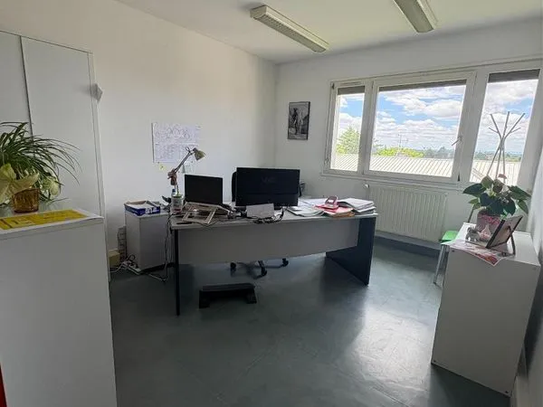 Locaux professionnels 151 m² BOURG EN BRESSE