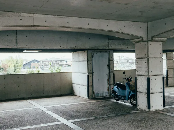 Copropriété : depuis le 19 août, le scooter n'a plus le droit d'être garé dans la cave ni dans le hall