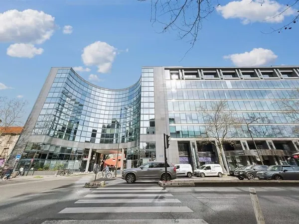 Bureau 4486 m²