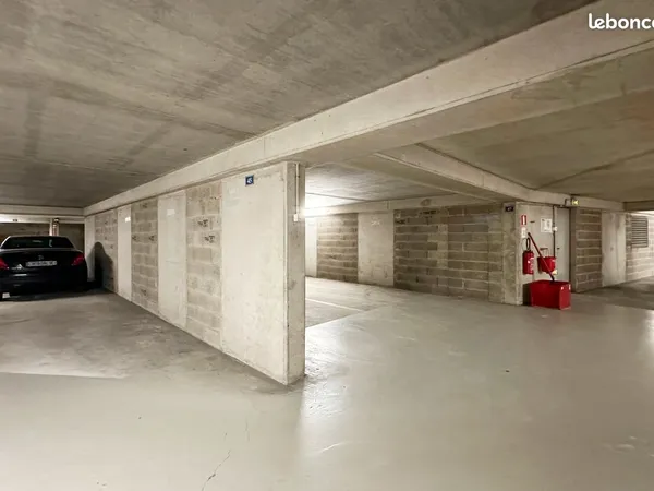 Emplacement parking sécurisé quai Kleber