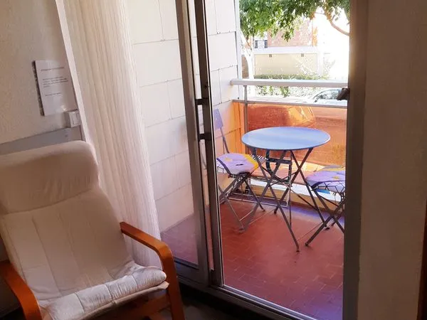URGENT changement de ville vend studio clim wifi 5mn des thermes