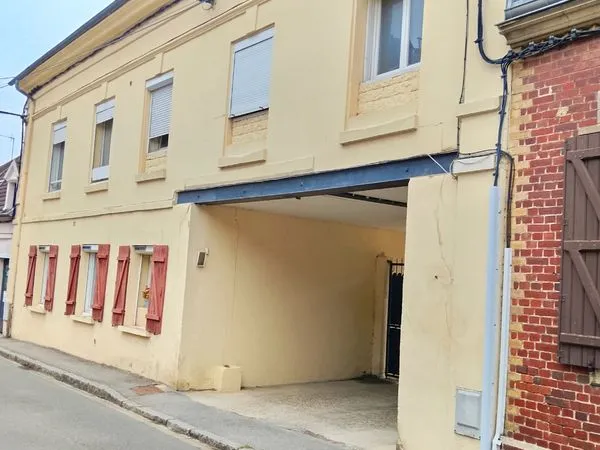 A louer F2 meublé av place de parking bien situé