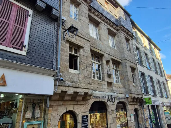 LANDERNEAU en centre ville - Immeuble de 10 pièces de 215.37 m²