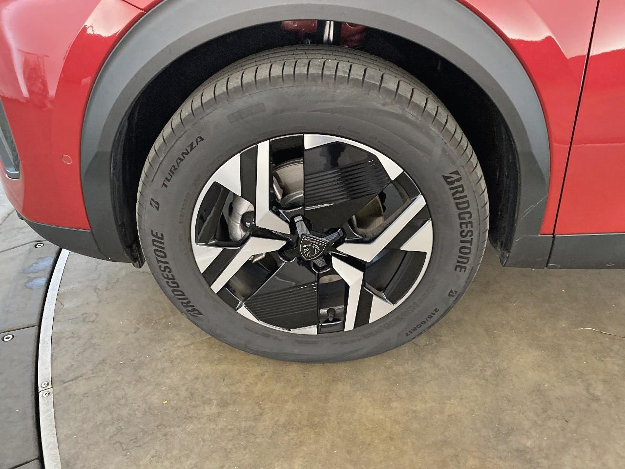 Peugeot 2008 hybrid 145 ch e-dcs6 allure — photo 11