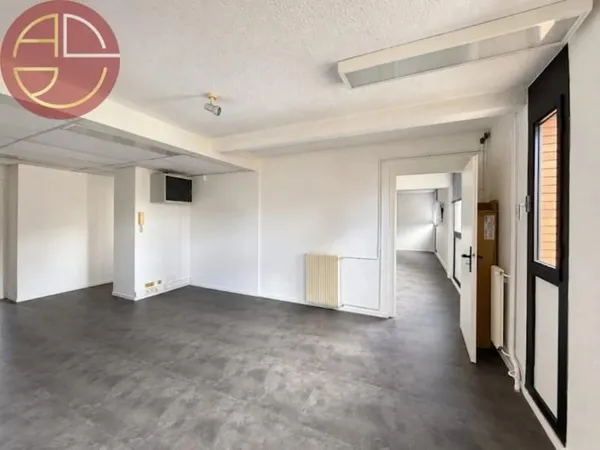 Bureau 6 pièces 150 m²
