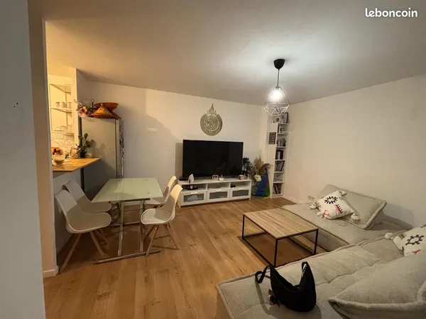 Combs-la-Ville : F2 44,5 m² avec terrasse et parking, à 2 min du RER