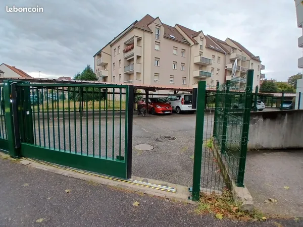 Parking couvert sécurisé