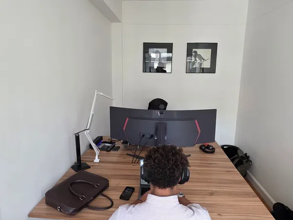 Bureau 10 m2 - Maison de la radio - Paris 16 éme