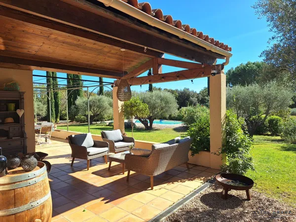 2 villas sur 5000 m2 de terrain avec piscine et Troisième const
