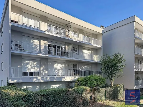 PRIX ATTRACTIF -F2 PROCHE RER BRY - BALCON 10 M²