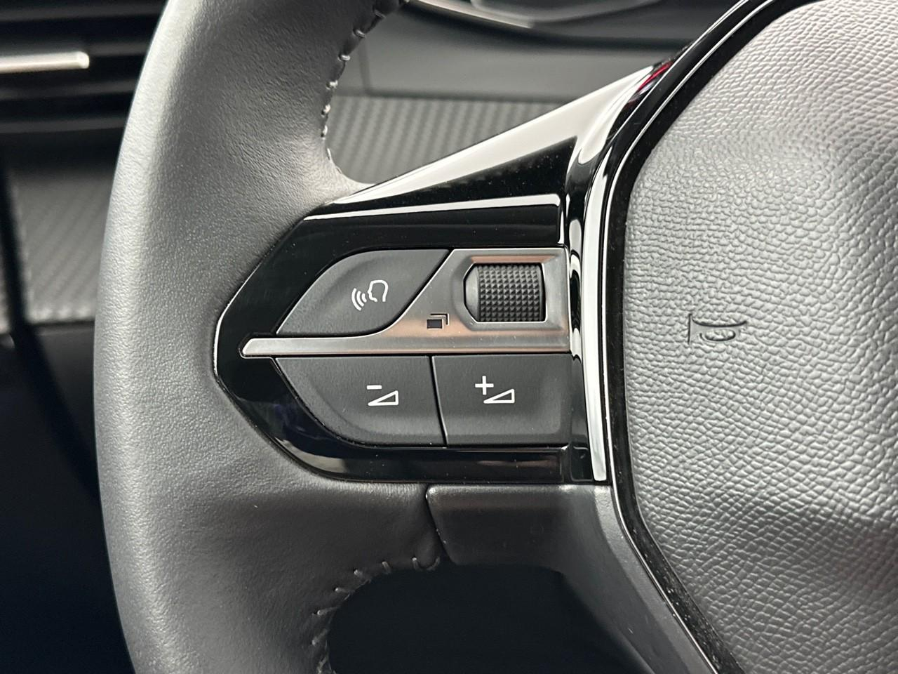 Peugeot 208 puretech 100 s&s bvm6 style — photo 20