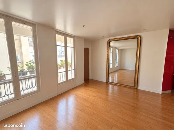 Lumineux appartement Meublé ascenseur 2 pièces dans le 10e Paris