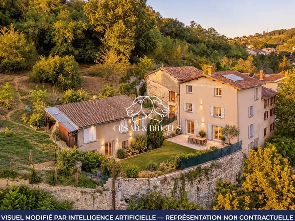 VIENNE - Près de 300 m² de potentiel sur 3 328 m² de terrai
