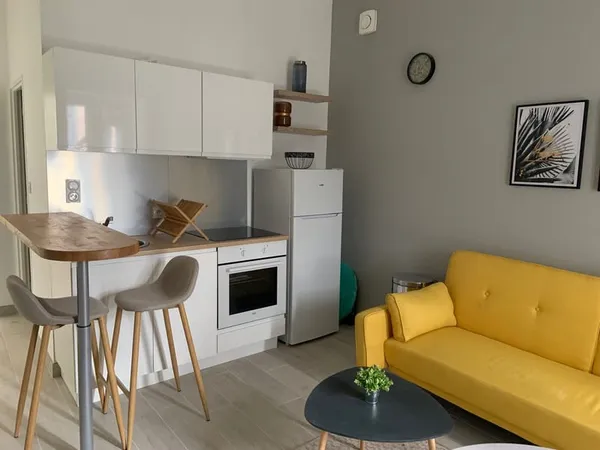 VICHY APPARTEMENT T2 MEUBLÉ AVEC BALCON