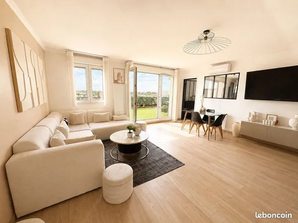 APPARTEMENT FAMILIAL 4 PIÈCES DE 101m2 AU SOL - TERASSE - BOX - PARKING