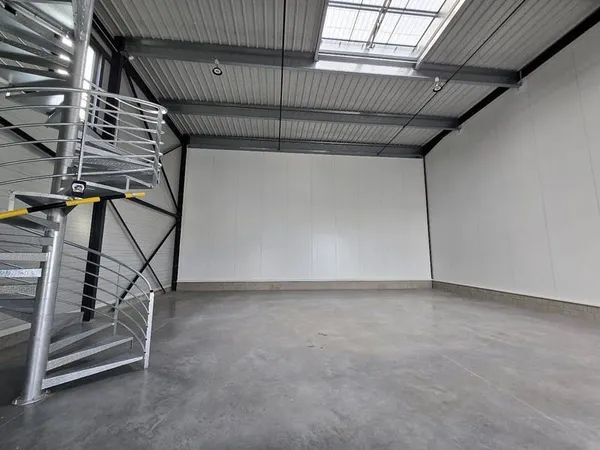 Local d'activité 234 m²