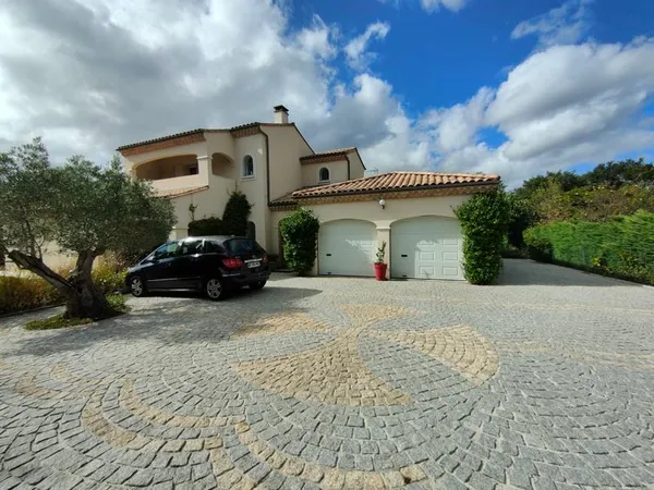 Maison 6 pièces 210 m²