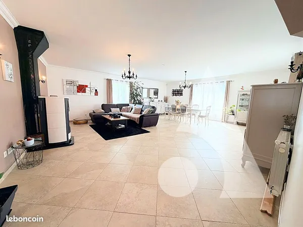 Maison 7 pièces 230 m²