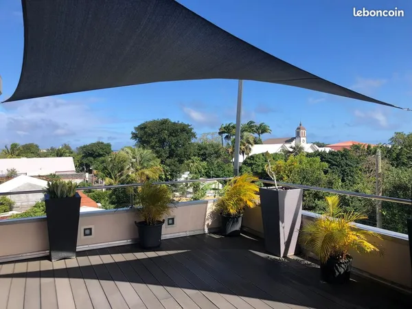 Rare dans quartier residentiel saint louis centre ville avec une vue a vous couper le souffle