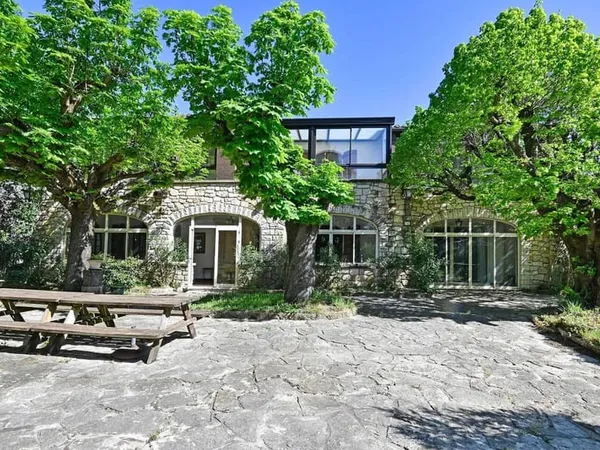 Villa 8 pièces 381 m²