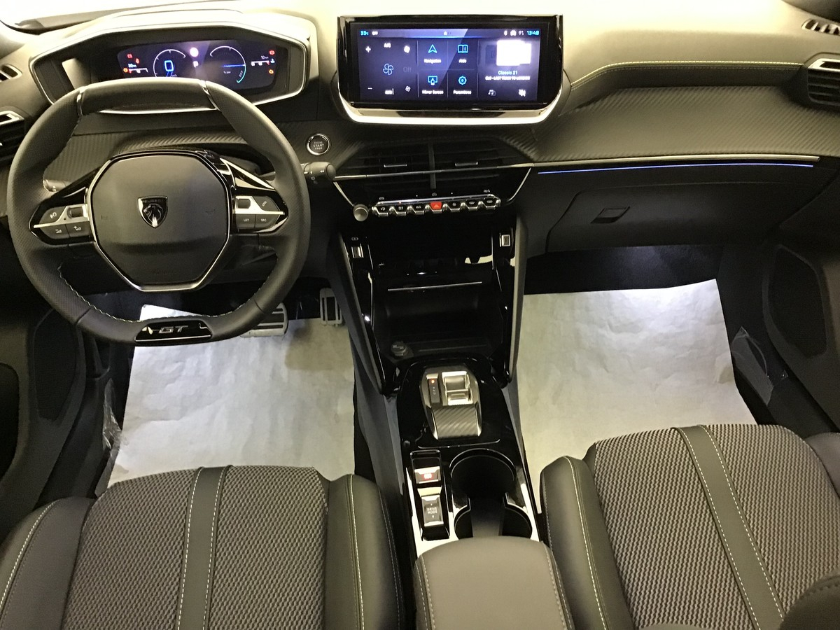 Peugeot 2008 — photo 11