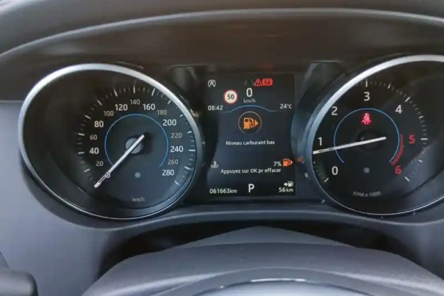 Jaguar F-Pace 2.0 d - 180 ch awd bva8 — photo 18