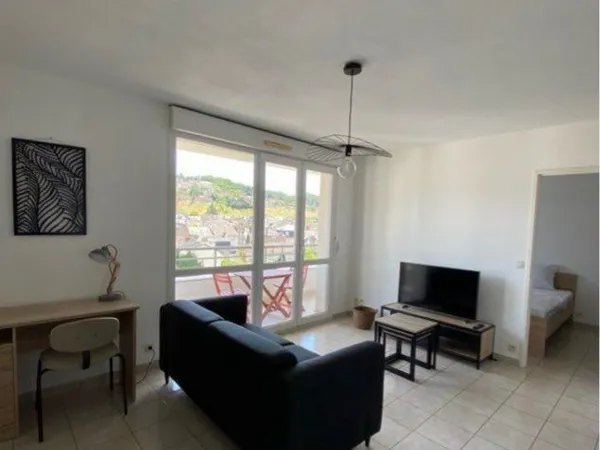 F2 meublé Brive centre + terrasse + parking
