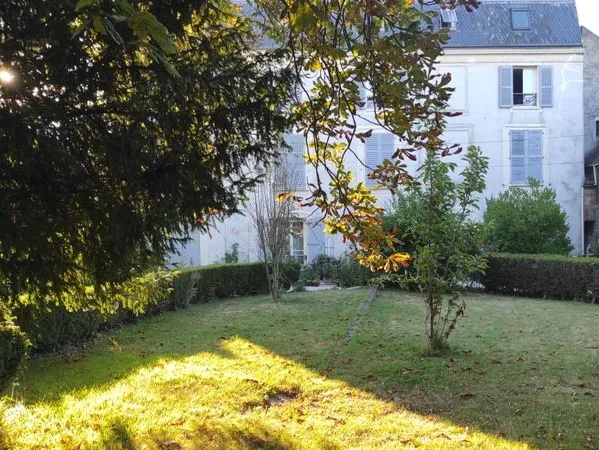F3 meublé dans ancienne maison de maitre sur 5000 m2 de jardin