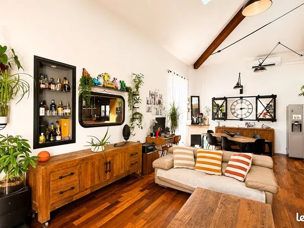 Duplex atypique refait à neuf au coeur de Montolivet