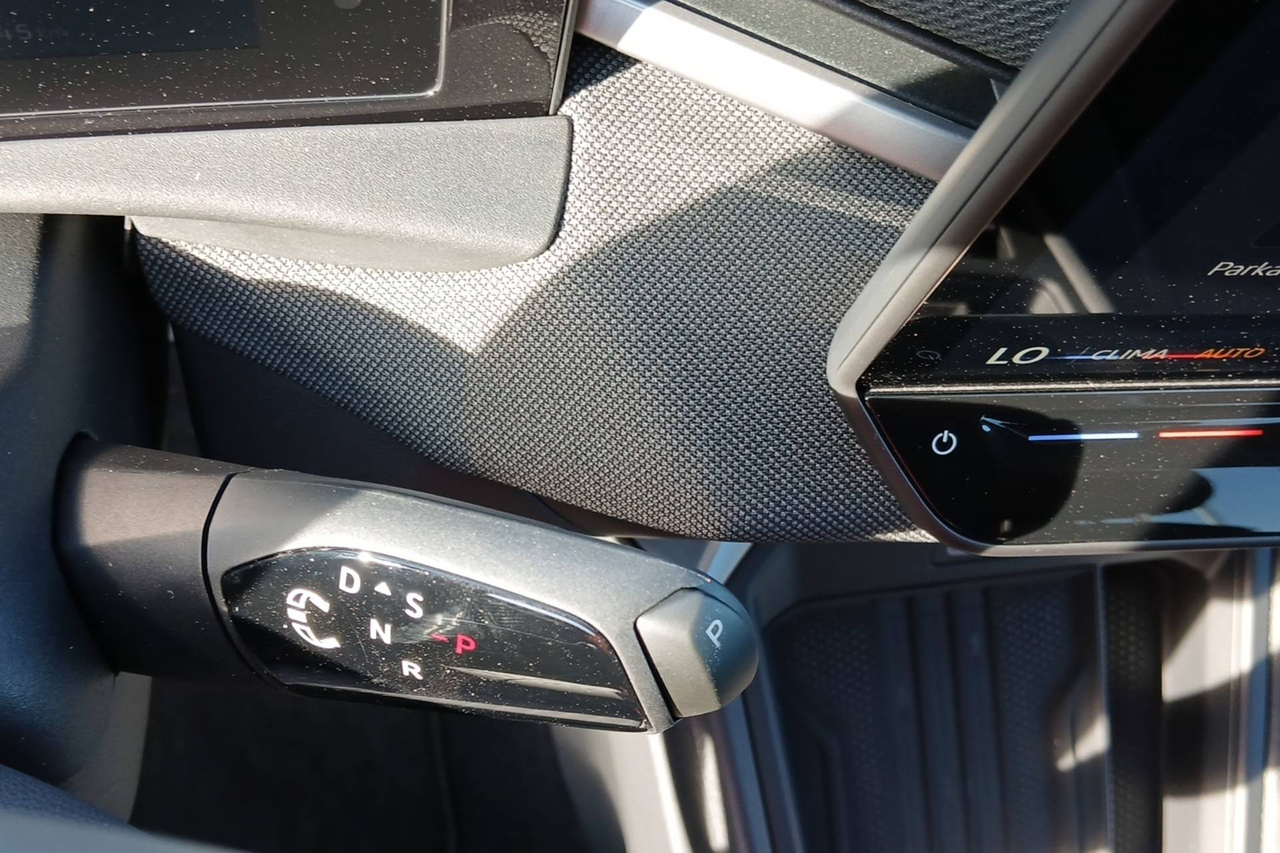 Volkswagen T-Roc — photo 17