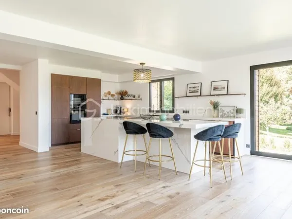 Maison 8 pièces 358 m²