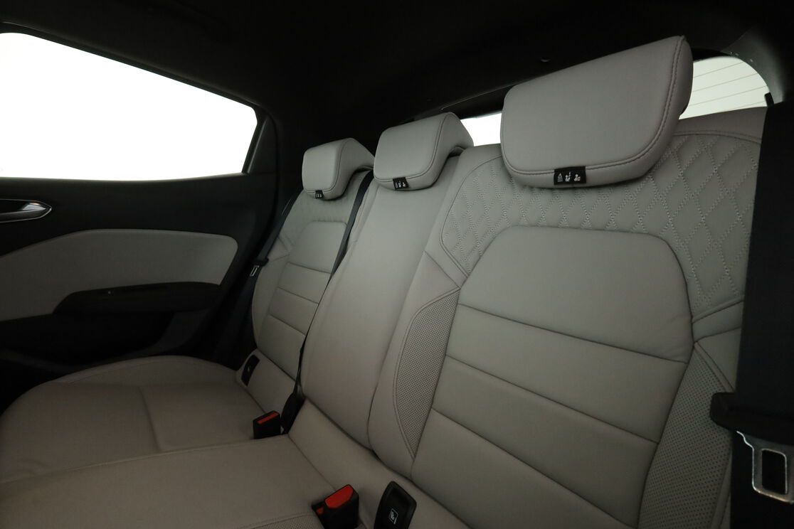 Renault Clio 1.6 E-Tech Initiale Paris — photo 12