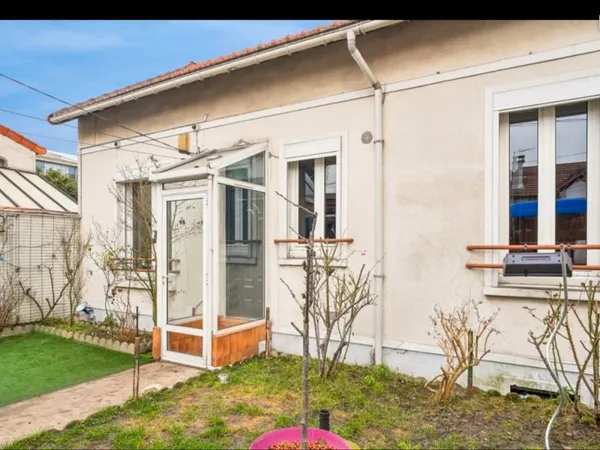 Maison avec garage et jardin