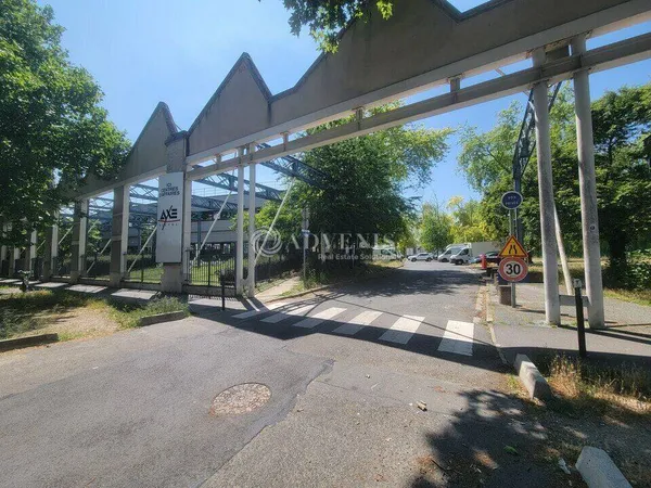 Bureau 851 m²