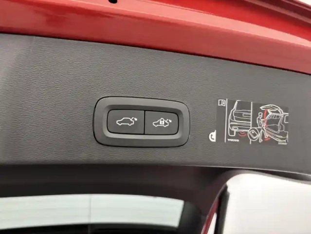 Volvo Xc40 t3 163ch r-design geartronic 8 suréquipé + toit ouvrant — photo 31