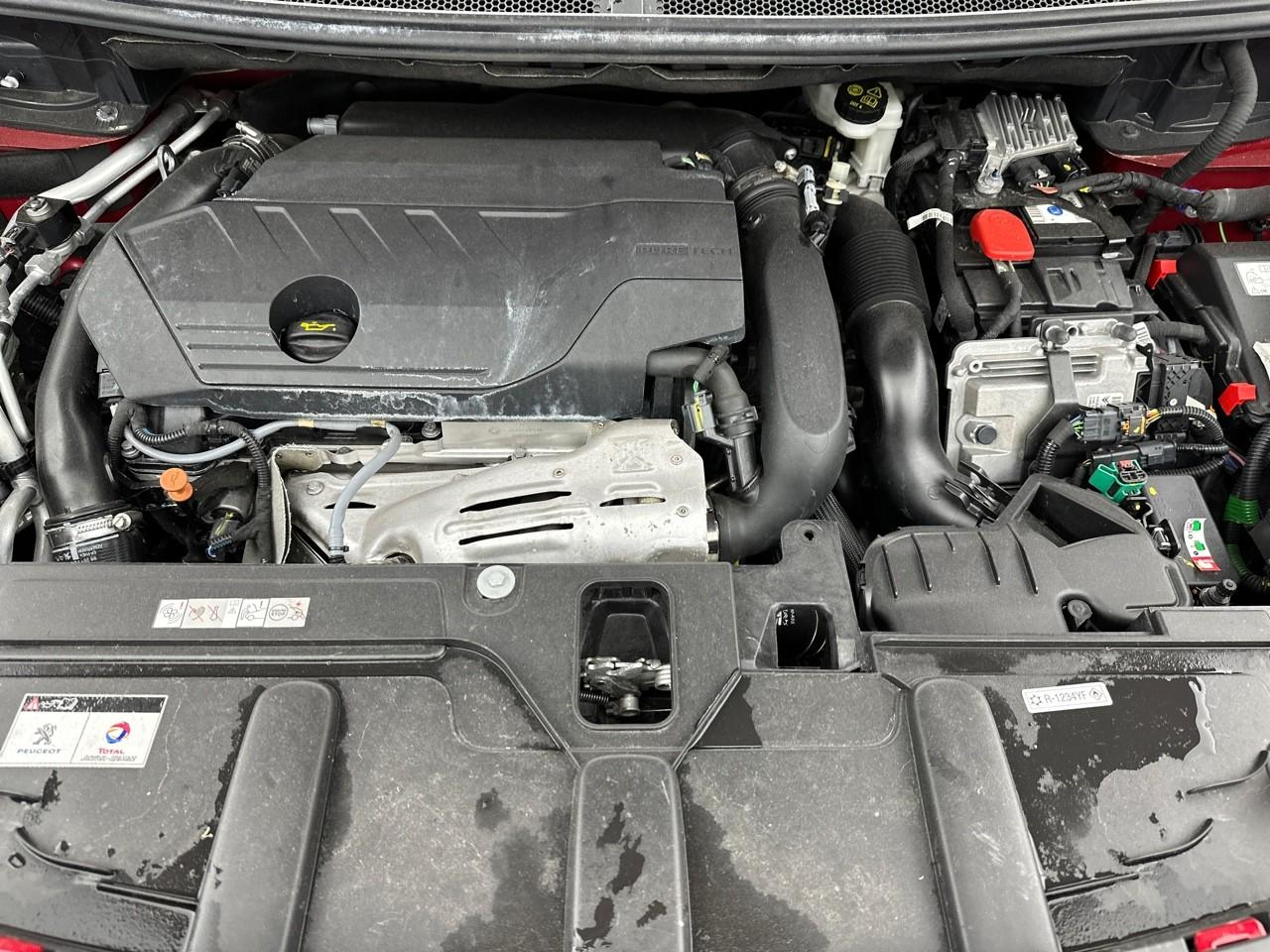 Peugeot 3008 hybrid4 300 e-eat8 gt — photo 13