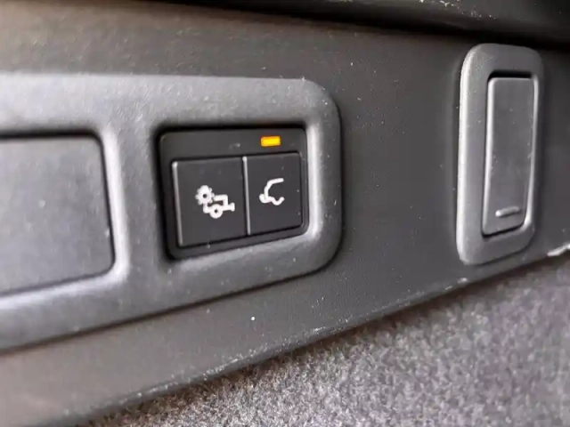 Land Rover Range Rover velar 2.0l p400e phev 404ch — photo 26