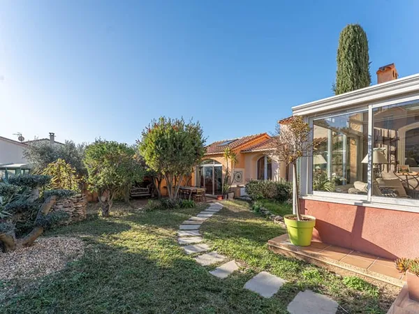 A VENDRE - Maison de plain pieds Coeur de Village T6 - Sausset-les-Pins avec garage