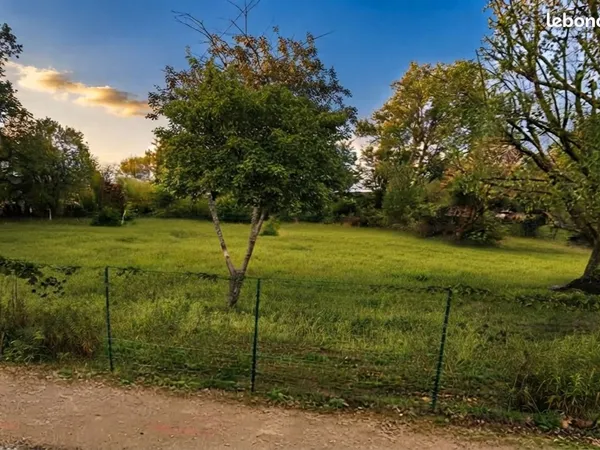 Terrain 1 079 m² Vandeins