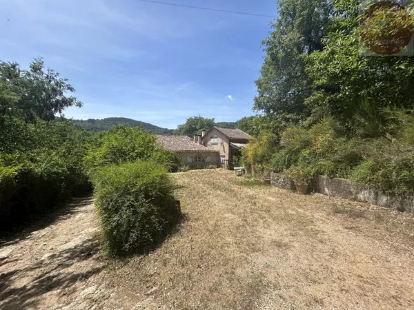 Propriété 8 pièces 228 m²