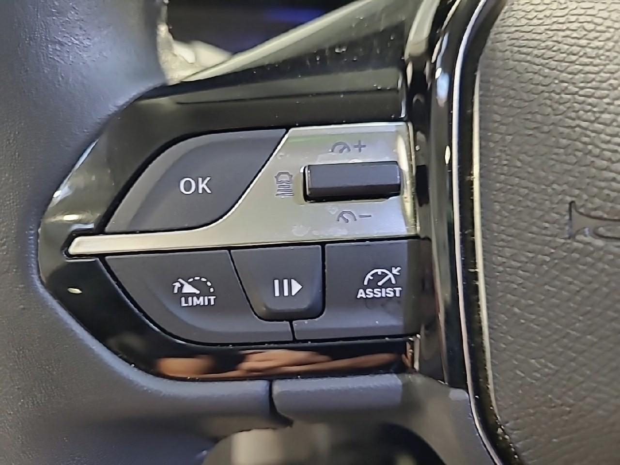 Peugeot 408 phev 225 e-eat8 allure pack — photo 21