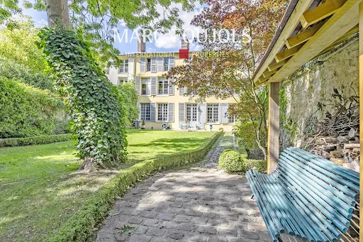 Maison 8 pièces 203 m²